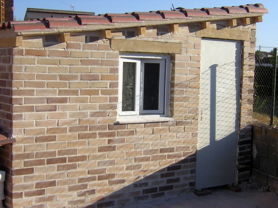 Santiago Cristobal 2008-Caseta de ladrillo visto y madera 