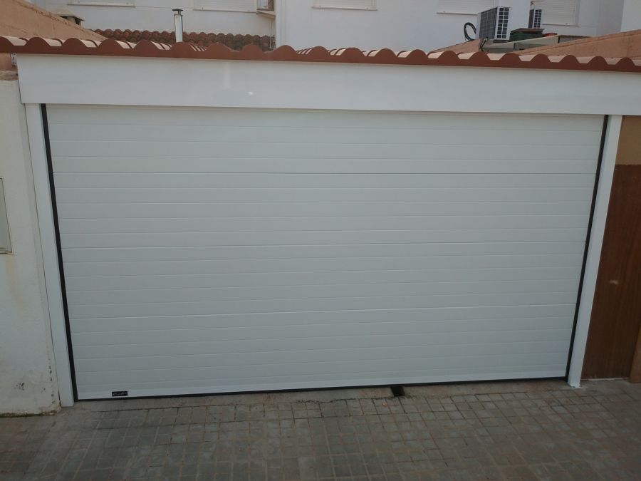 Puerta seccional de garaje