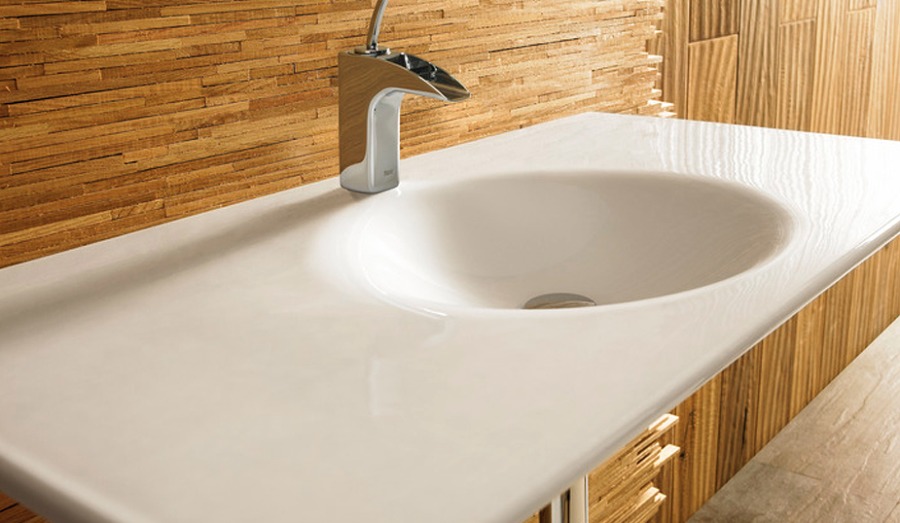 Grifería y mobiliario.