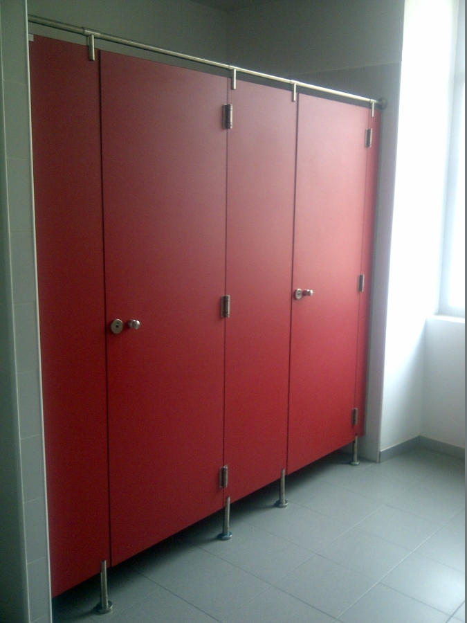 SEPARACION EN BAÑOS PUBLICOS