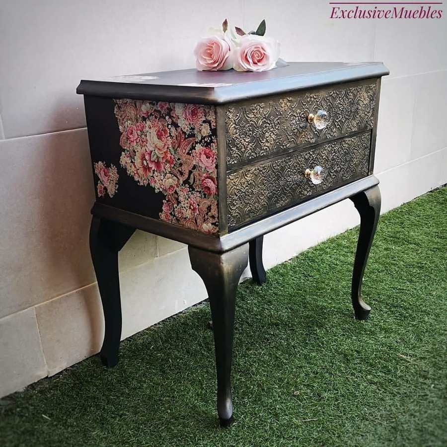 Mesita de noche decoupage y stencill