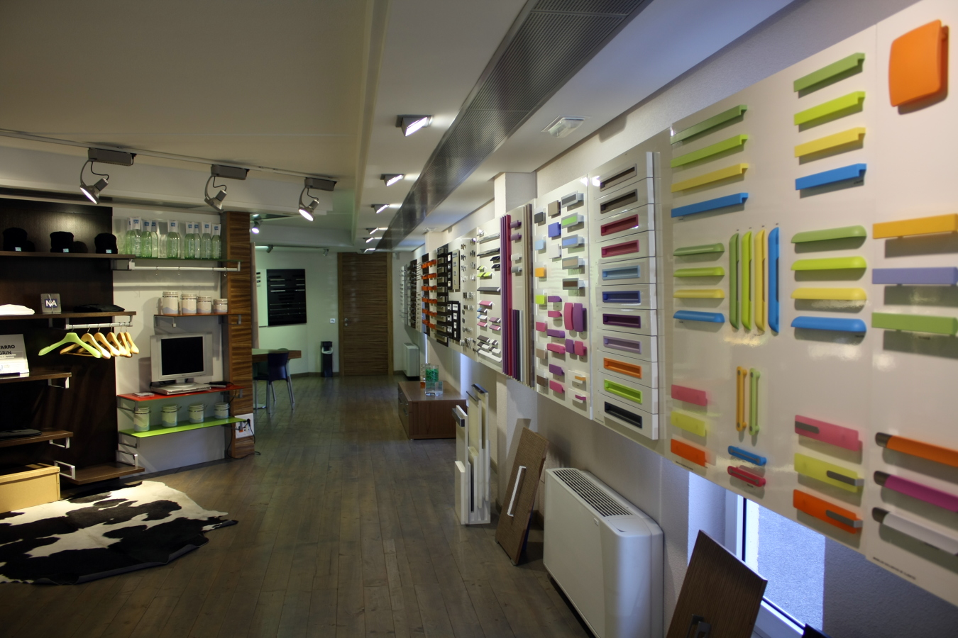 Showroom de tiradores en Navarro Azorín