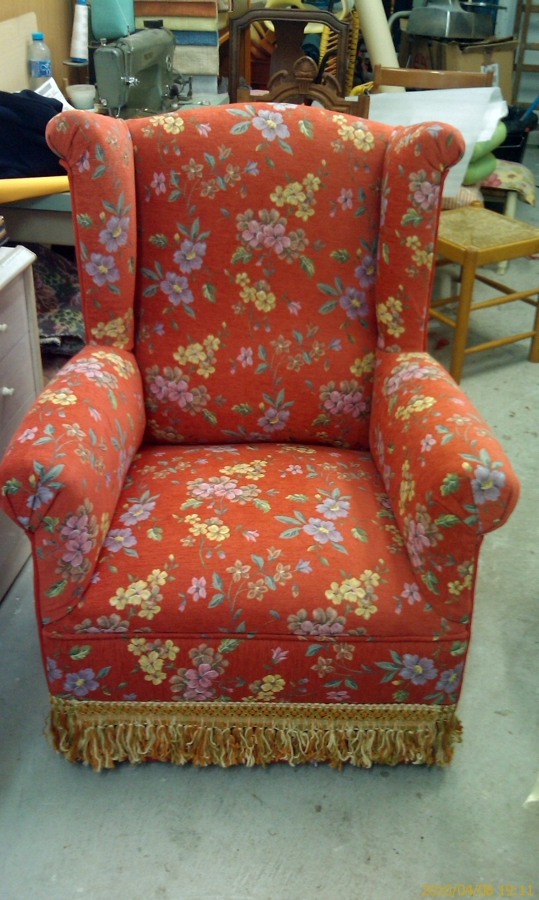 sillón orejero en chinilla flores