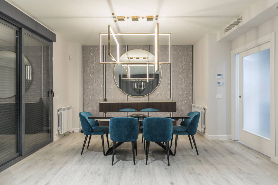 Lámpara de diseño e iluminación LED regulable en salón