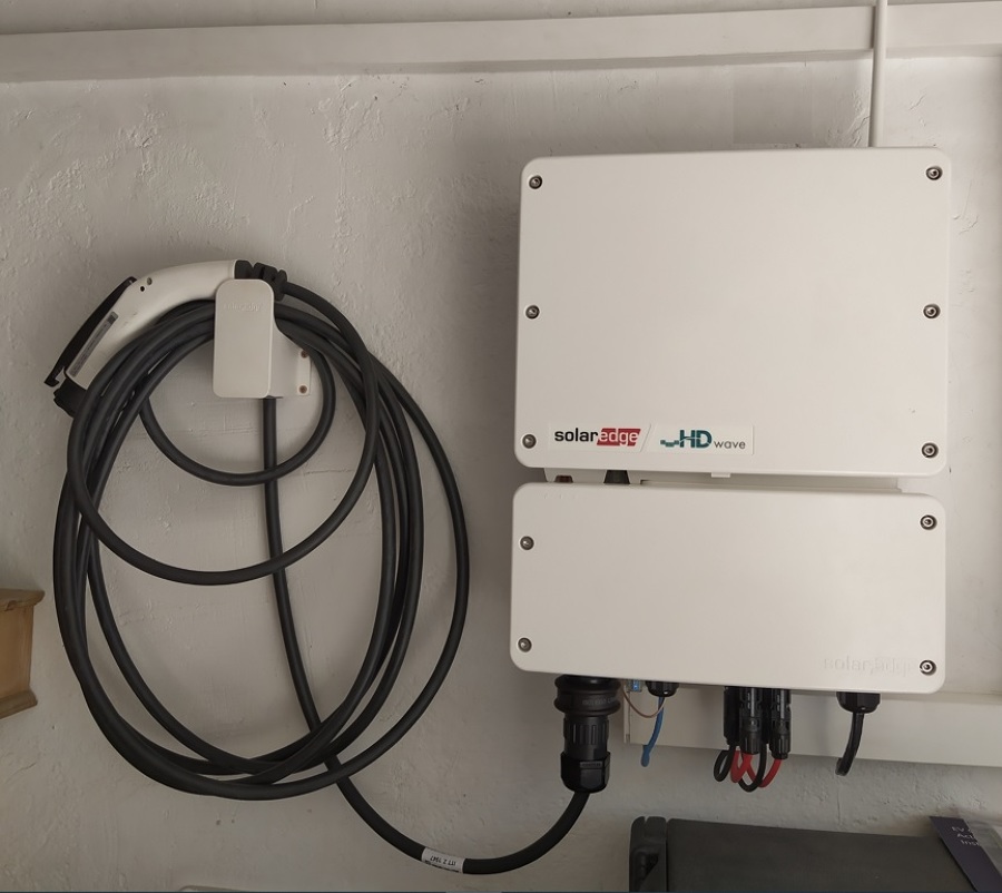 Instalación solar con inversor+cargador de vehículo Solaredge