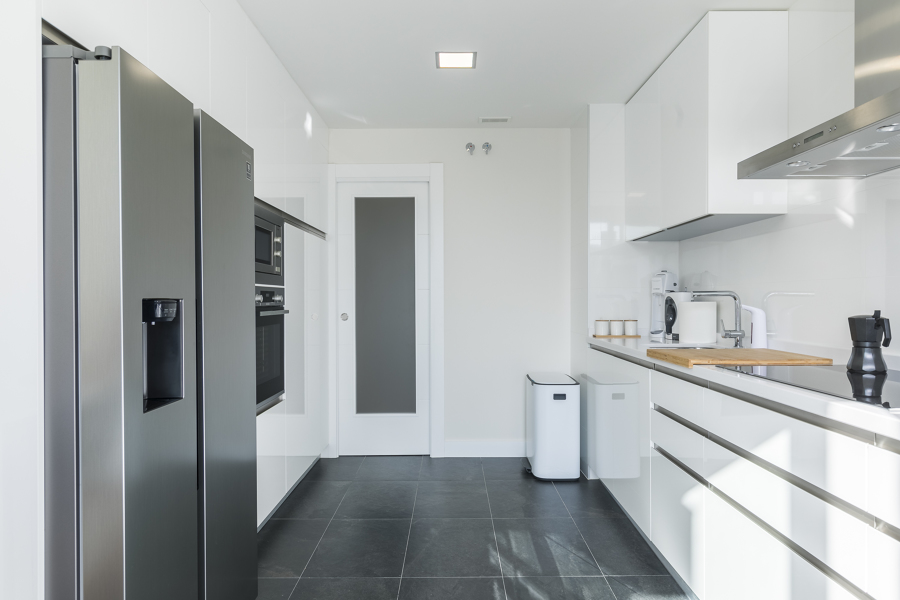 Cambio de puerta abatible a corredera en cocina