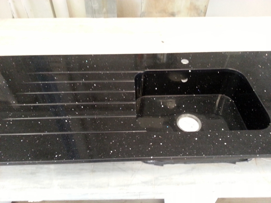 Sobre de cocina con pica integarda y escurridor