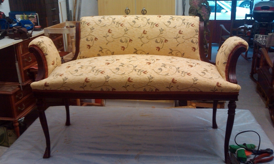 sofá pequeño de recibidor