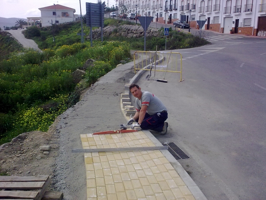 solado de acera en Alora