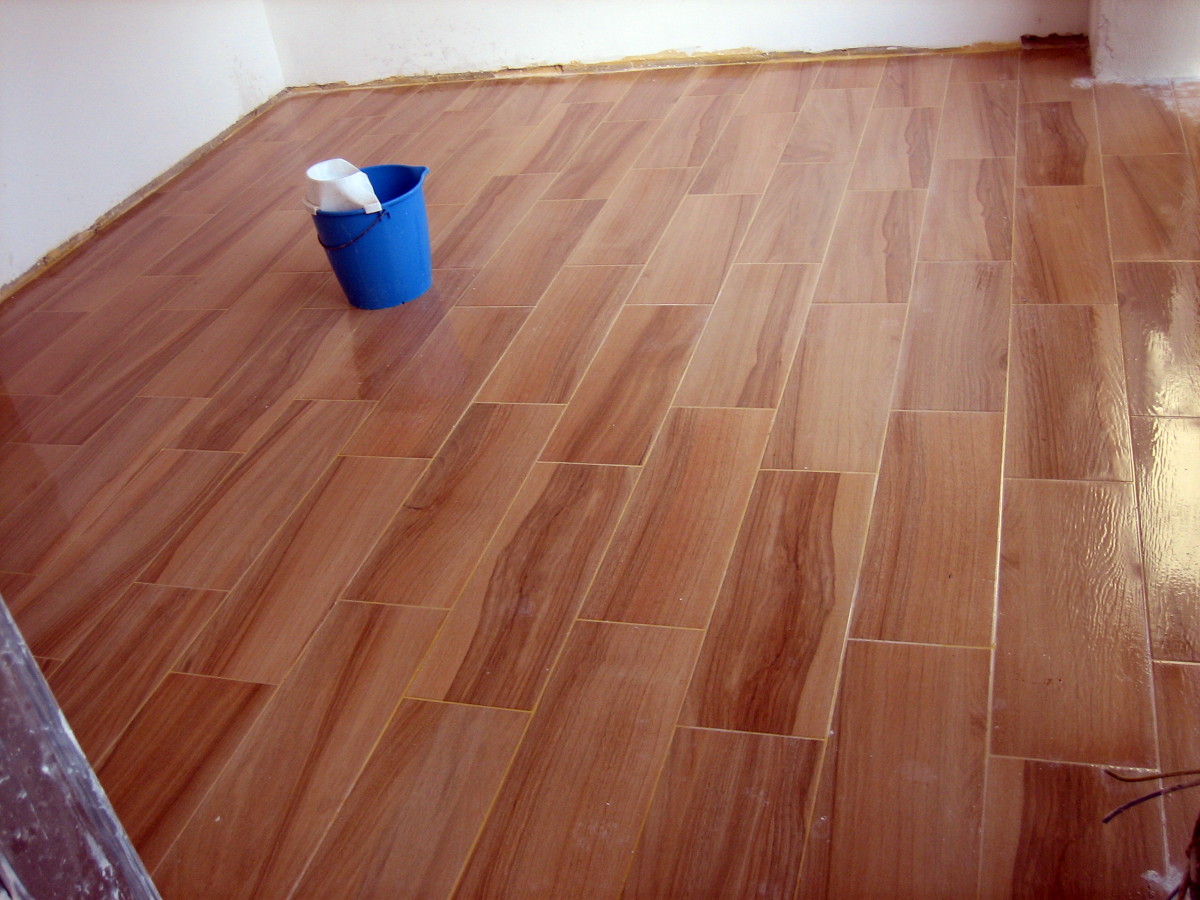 Solado gres imitación madera terminado
