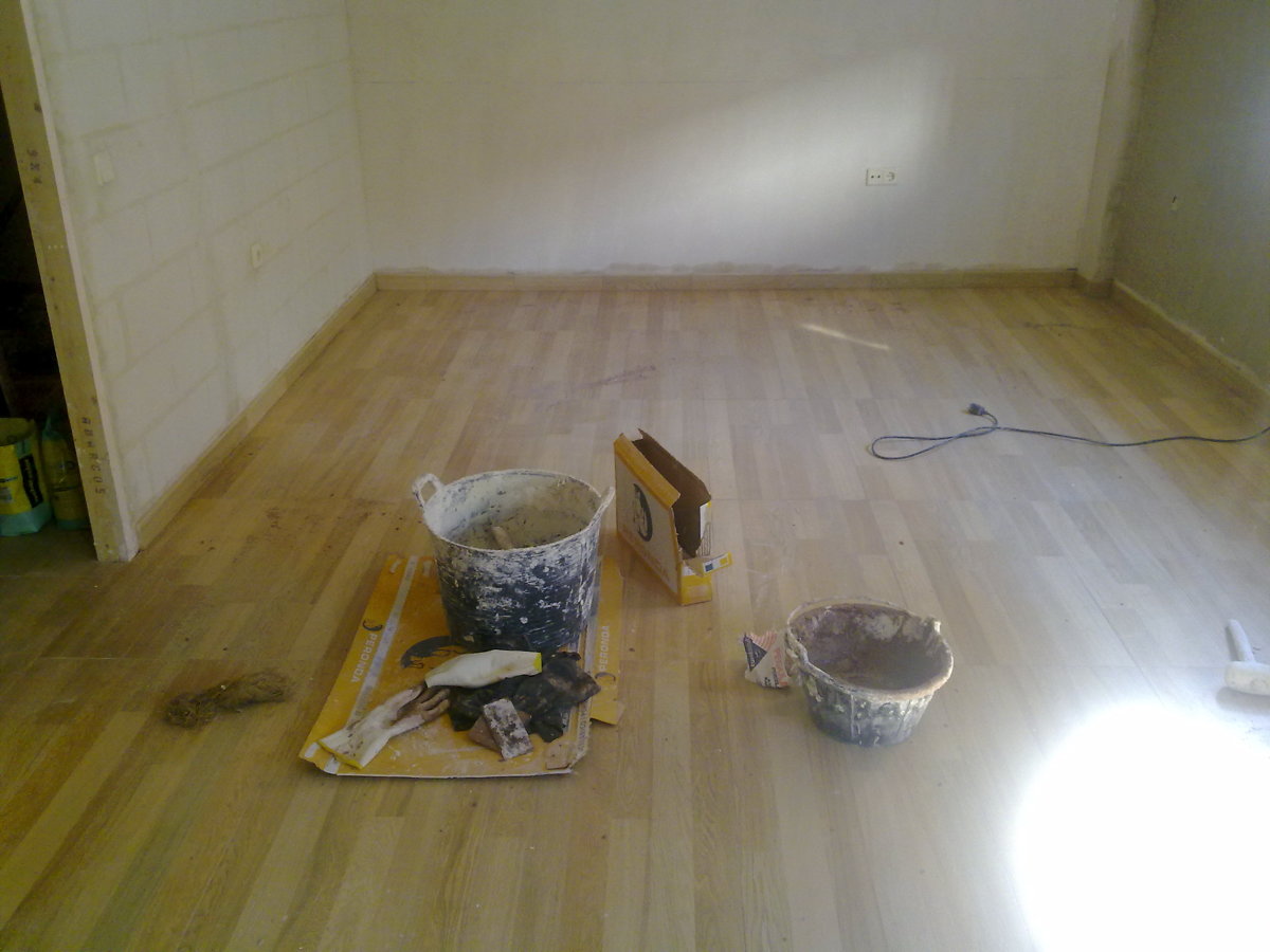 Solado porcelánico imitación madera