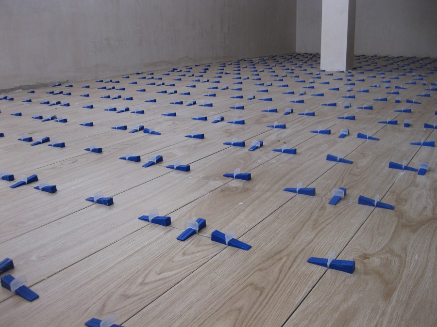 Solados con pinzas niveladoras