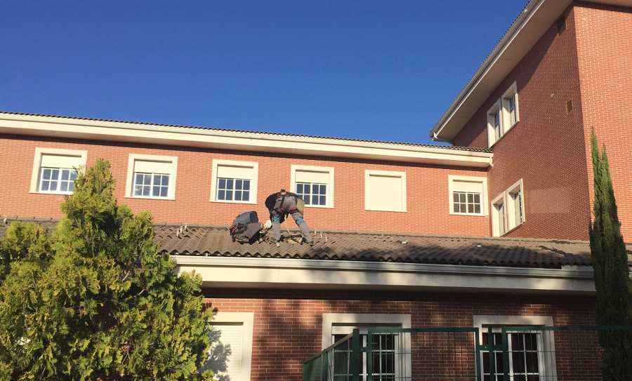 Instalación soportes coplanares para teja