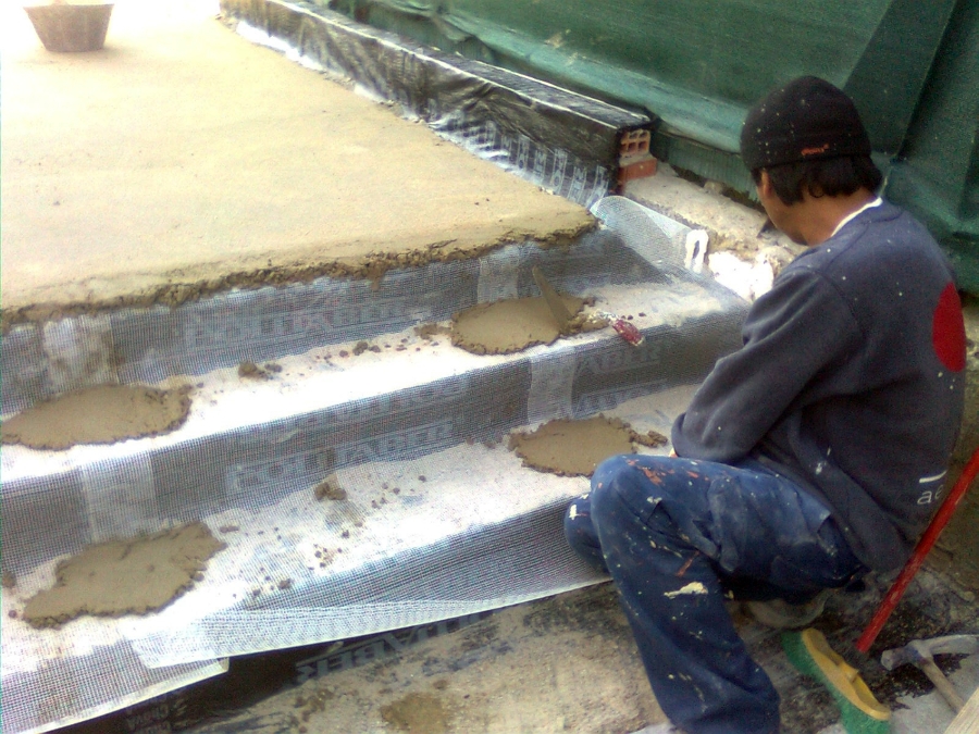 Solera en los peldaños de la escalera