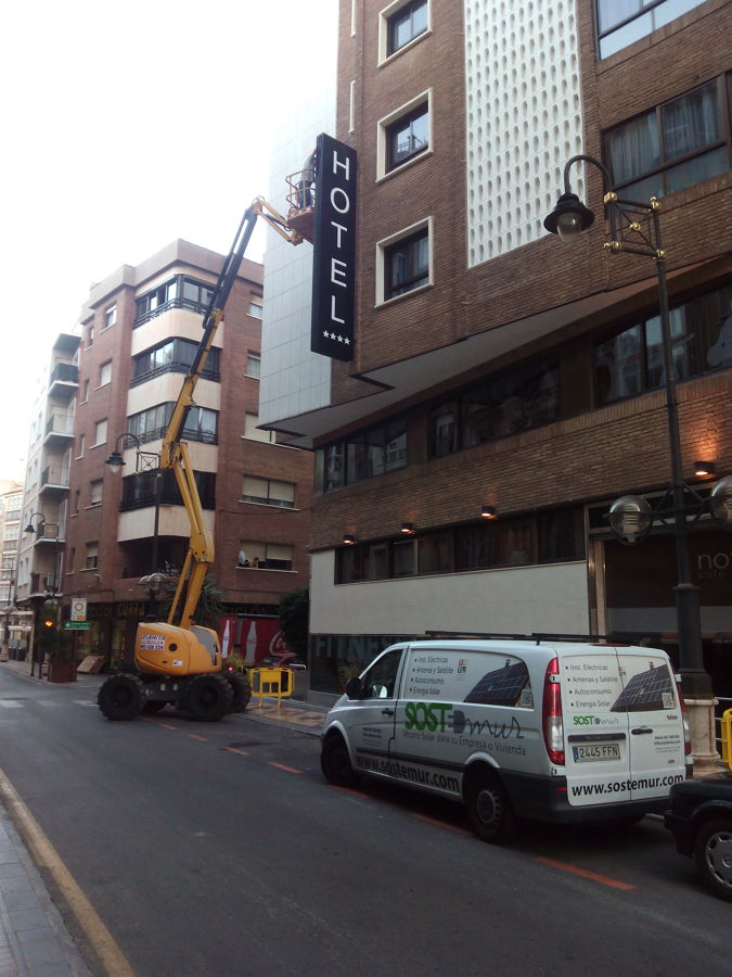 Cambio rótulo a Led Hotel Cartagena