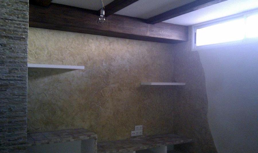 sotano decorado con imitaciones y texturas