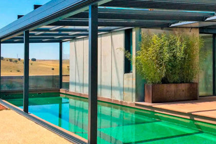 Piscina adosada a casa