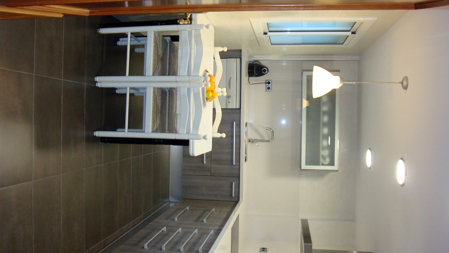 SRA. ANTONIA MOLINA, C/ ENRIC PRAT DE LA RIBA