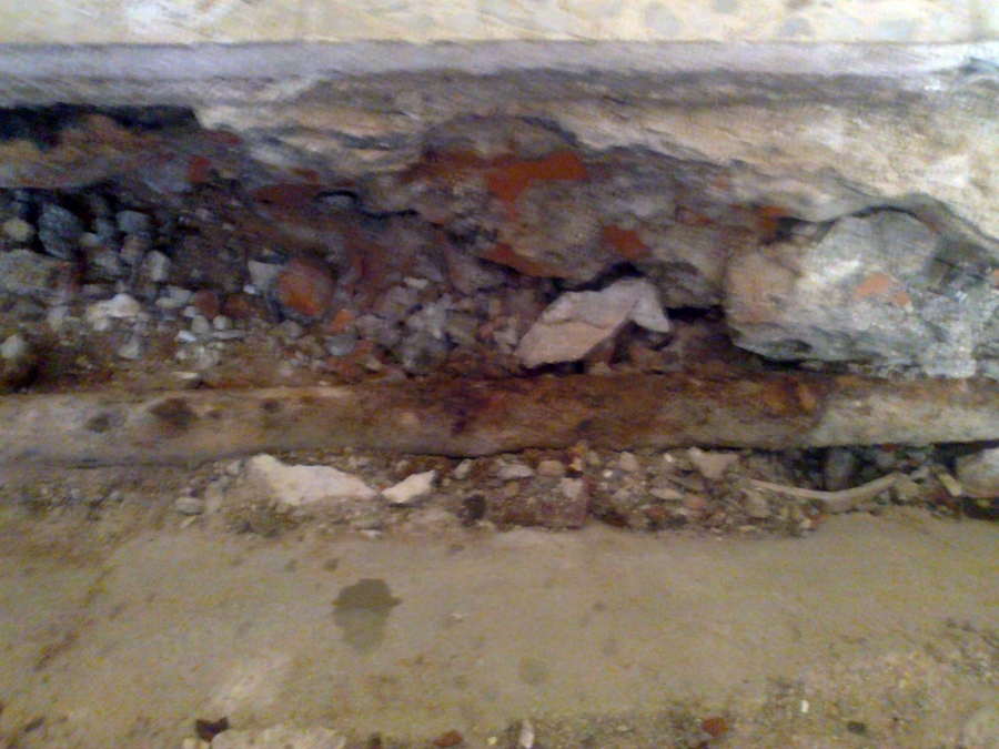 Substitución acometida agua y solar patio