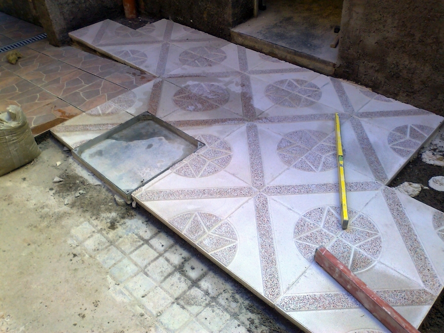 Substitución acometida agua y solar patio