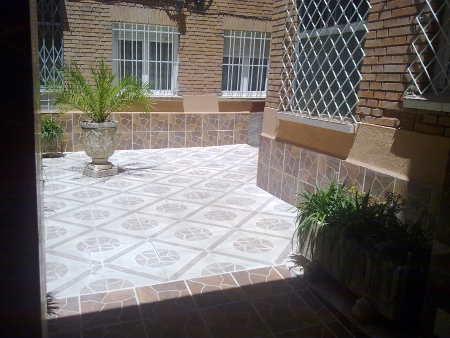 Substitución acometida agua y solar patio