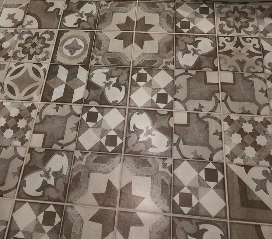 Alicatado suelo baño