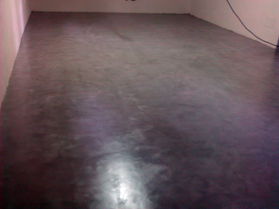 suelo de hormigon con microcemento despues