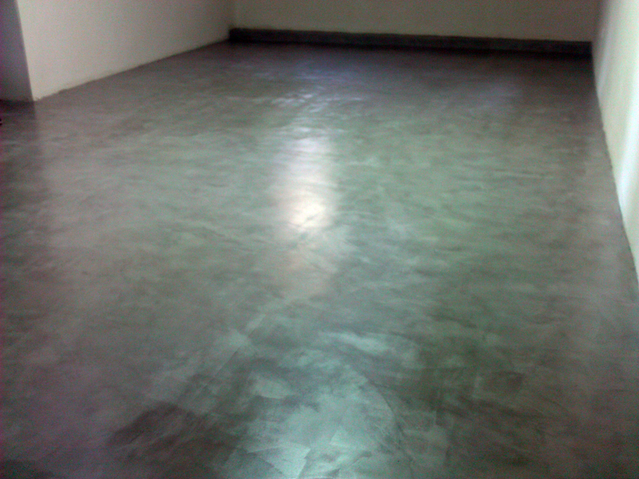 suelo de hormigon con microcemento despues