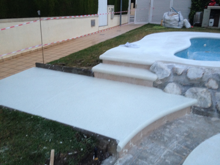 suelo de piedra in situ y peldaño