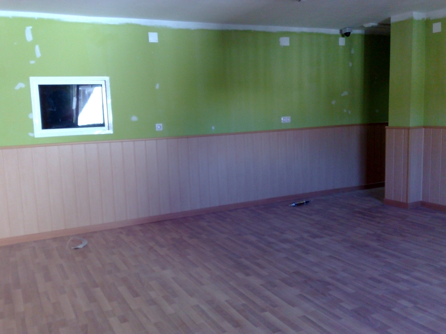 suelo laminado y friso