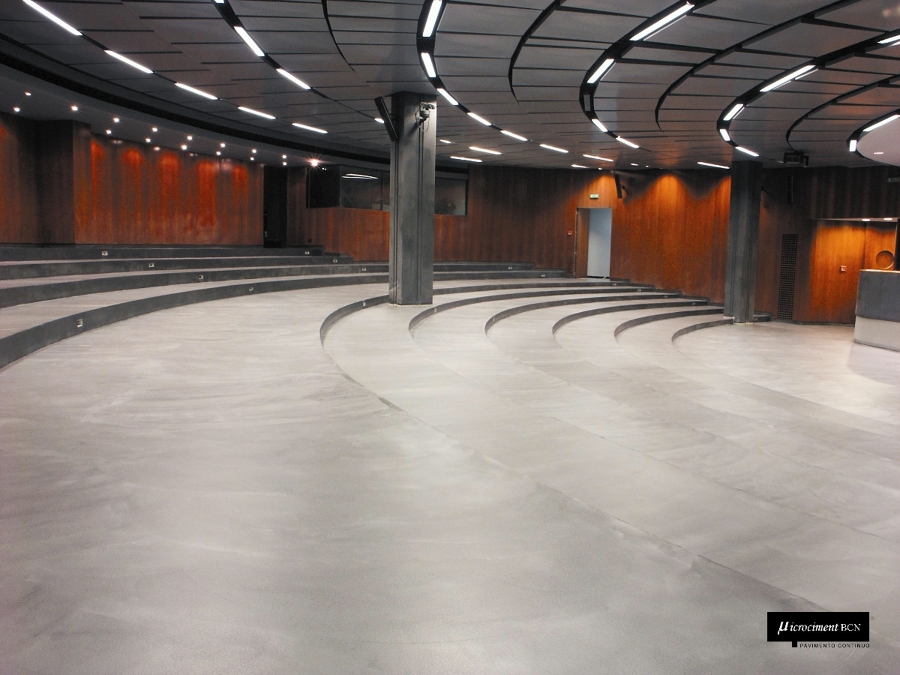 Suelo microcemento Palacio de ferias deMilan