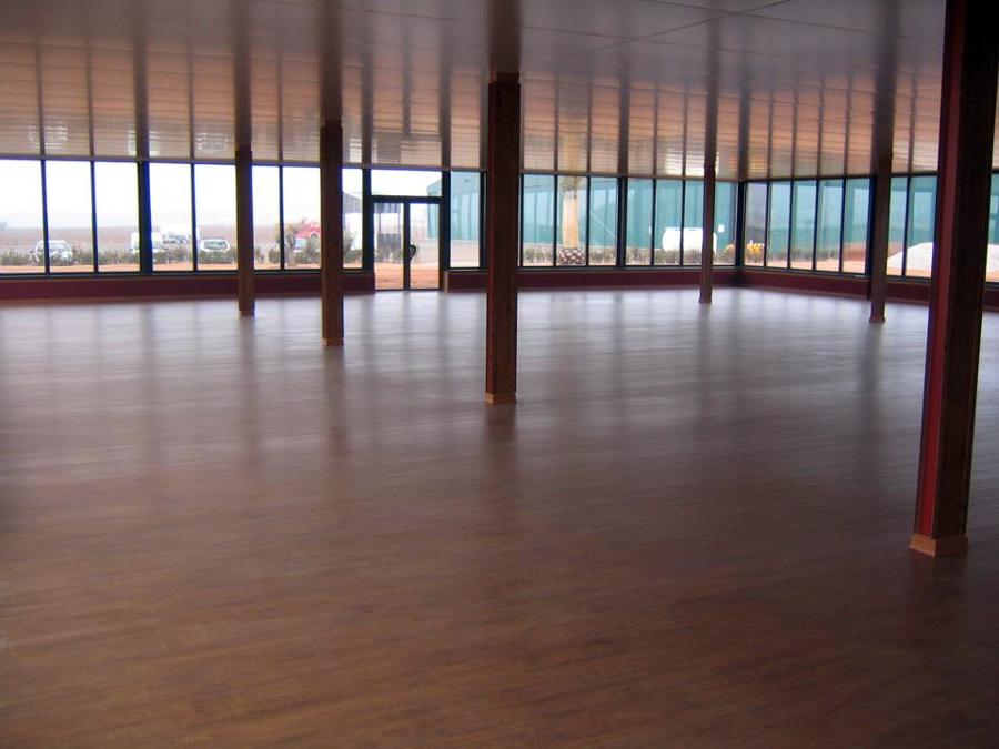 Suelo, pilares y techos en madera