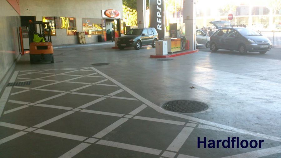 suelo resina epoxi de 5mm en gasolinera