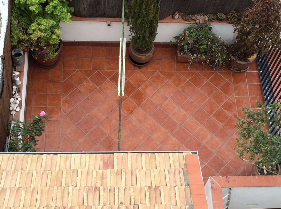 SOLADO DE PATIO DE COMUNIDAD DE VECINOS