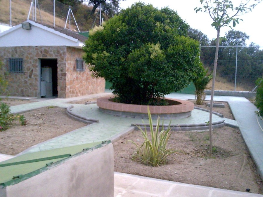 SUELO Y DECORACION JARDIN