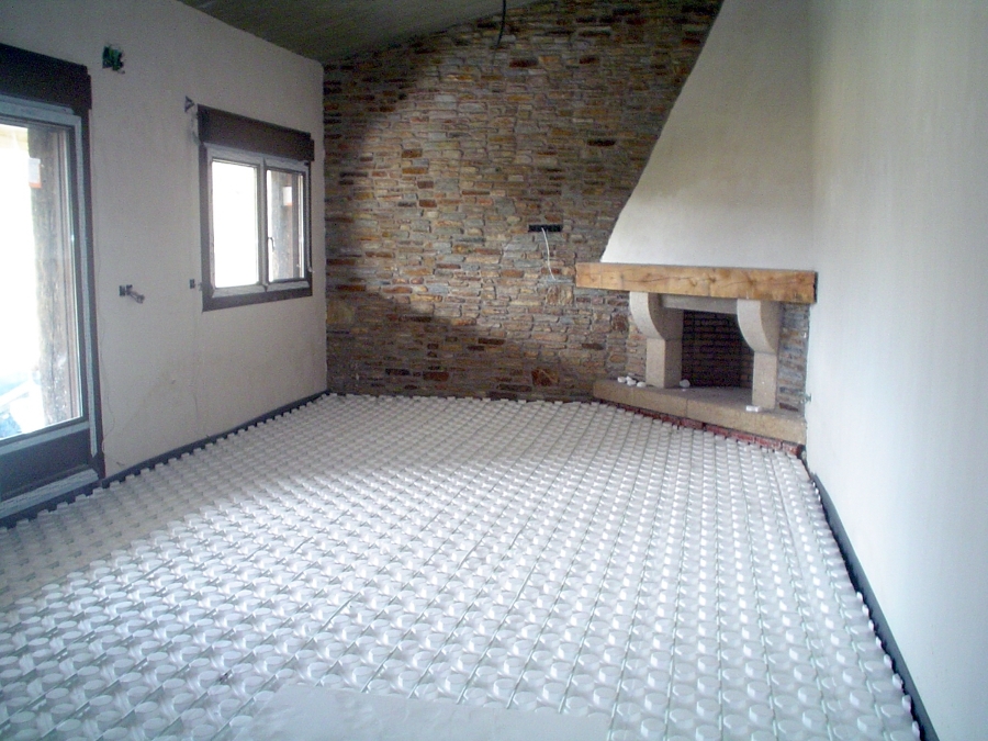 Suelo radiante y chimenea en una casa de 180m2