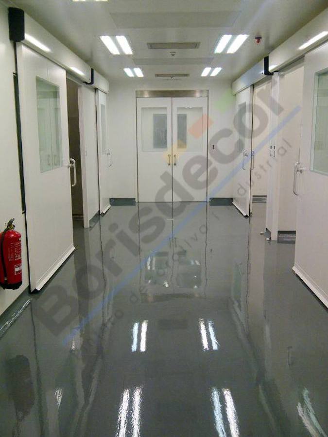 Suelos y paredes de salas blancas