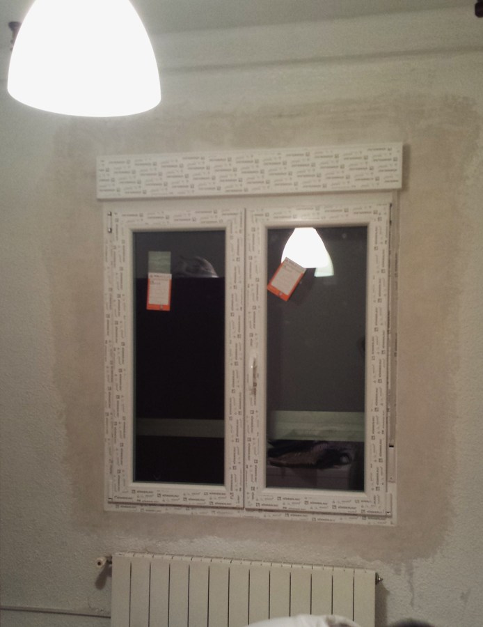 Ventana de PVC Kömmerling en color blanco. 