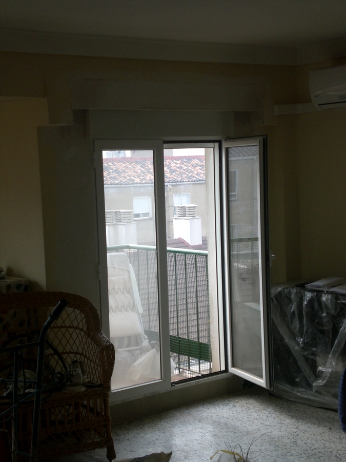 Suxtitucion puerta de madera  x aluminio.