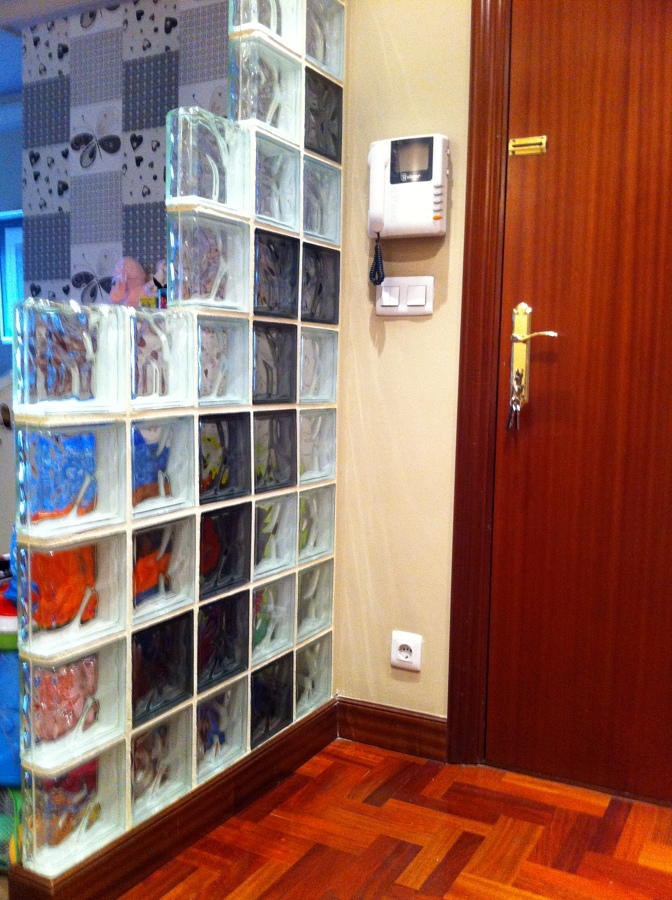 Tabique divisorio de paves en entrada