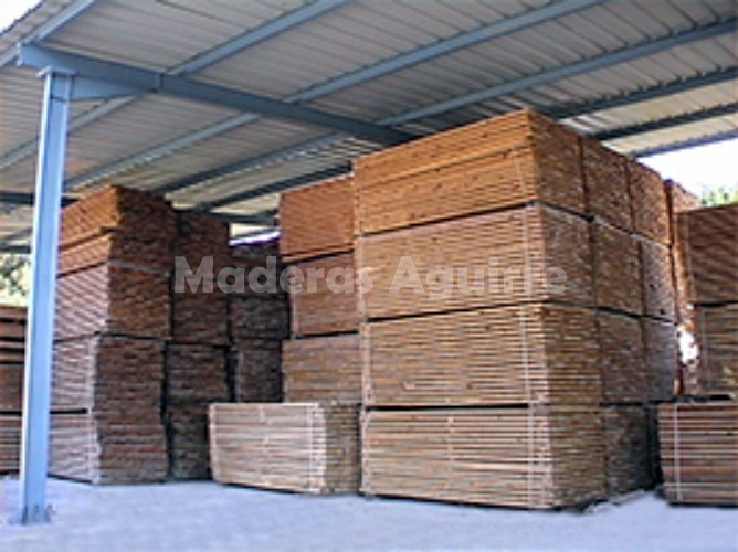 Tabla seca de pino seleccionado