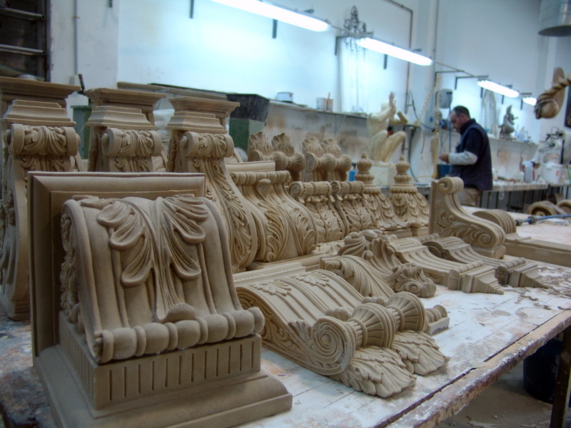 Tallas Ornamentación, molduras, capiteles, cartelas, arcos, columnas.