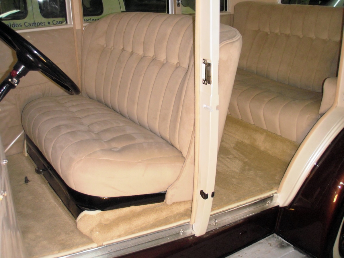 Tapizado interior de vehículo clásico 