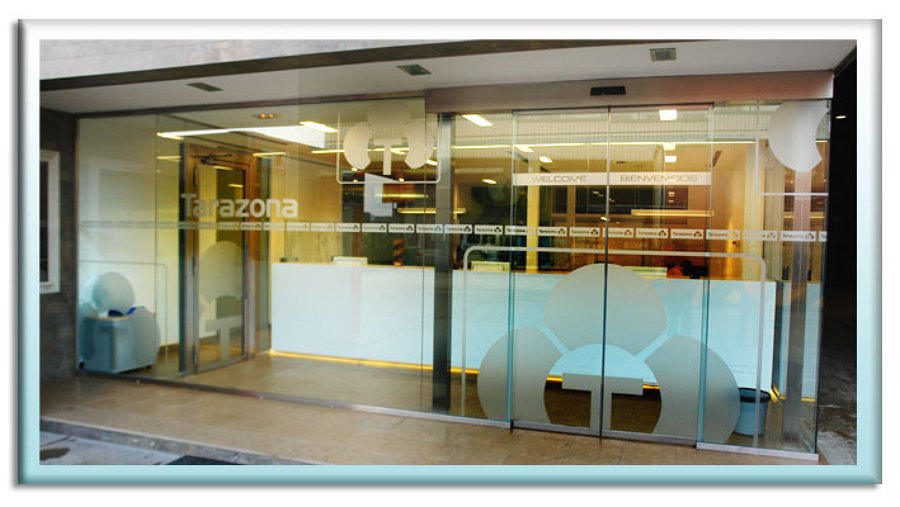 Tarazona diseño y rotulación de cristaleras