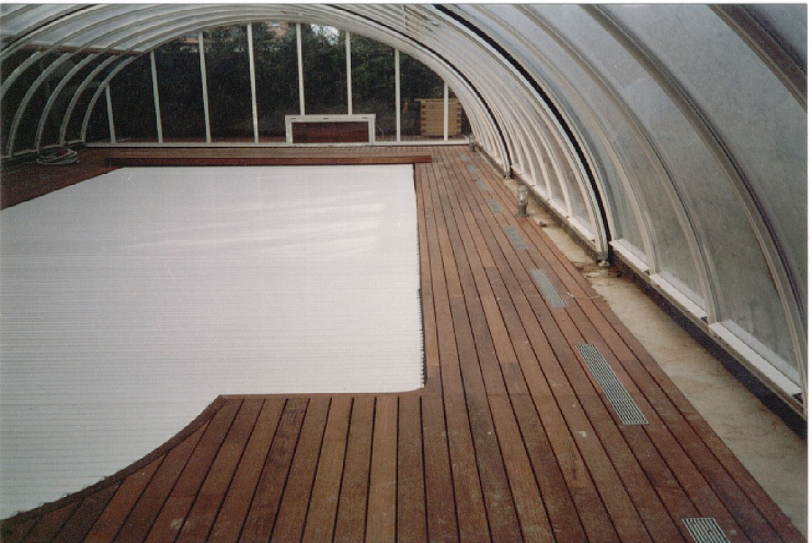 Tarima de exteriores en piscina