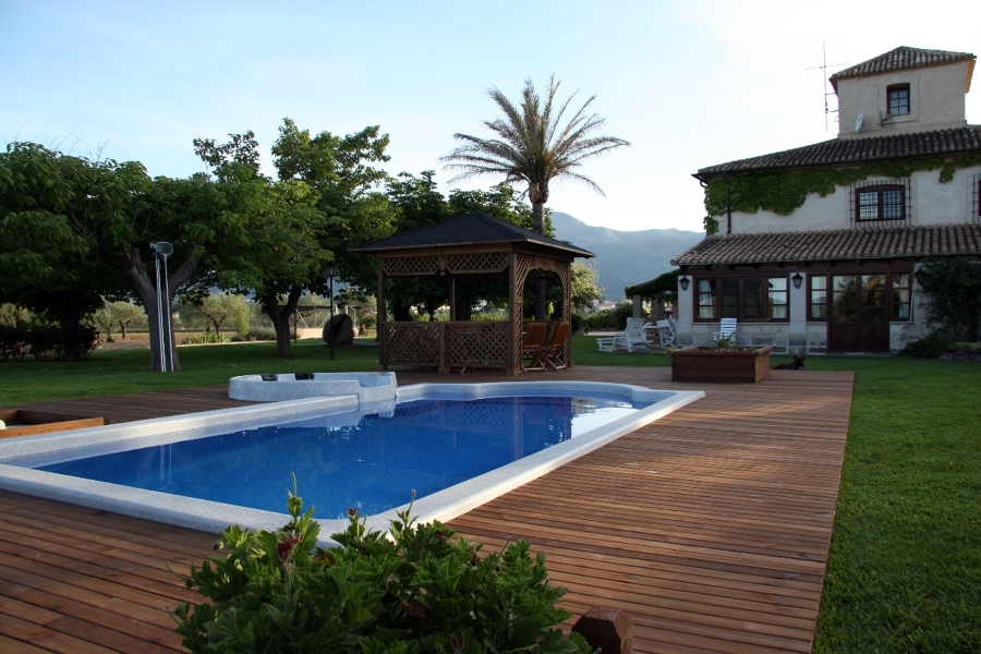 tarima de IPÉ y cenador  