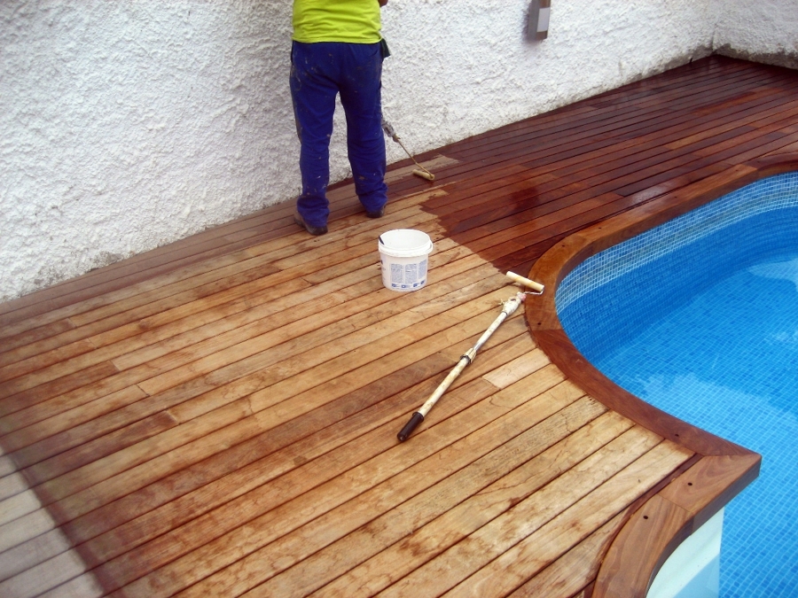 Tarima de piscina de teka