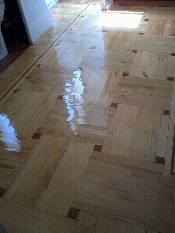 TARIMA  ESPECIAL  A CUADROS