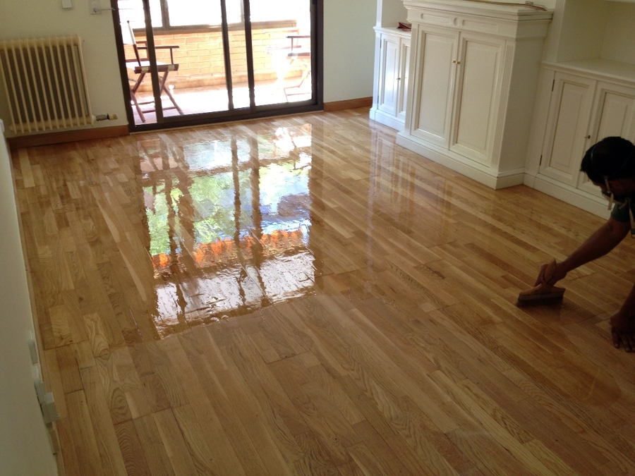 Tarima flotante de madera chapada