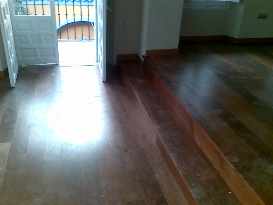 Tarima flotante de madera natural